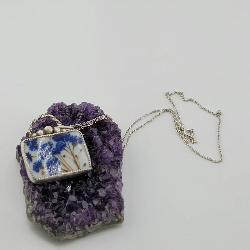 BROKEN INTO BEAUTIFUL CHINA CERAMIC PLATE HANDMADE IN STERLING SILVER PENDANT - Picture 6 of 6